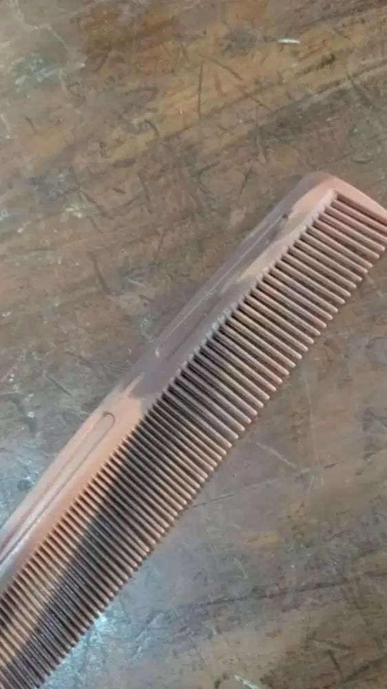 Sisir Artefak kecoklatan