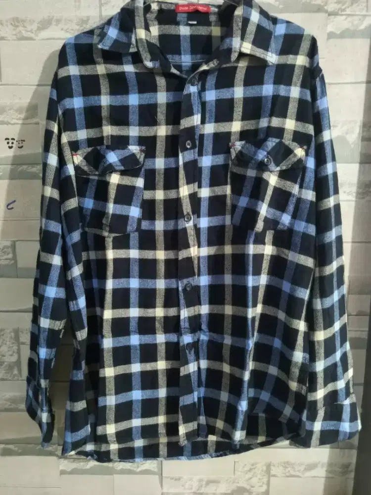 Kemeja Flannel Motif Kotak Kotak
