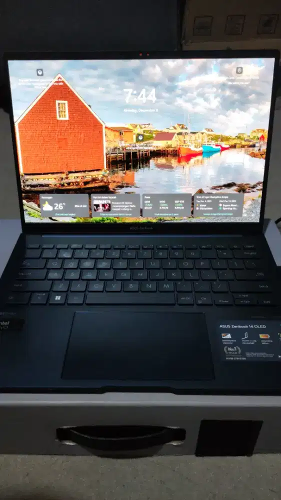 Laptop Asus ZenBook 14 OLED  UX3405MA