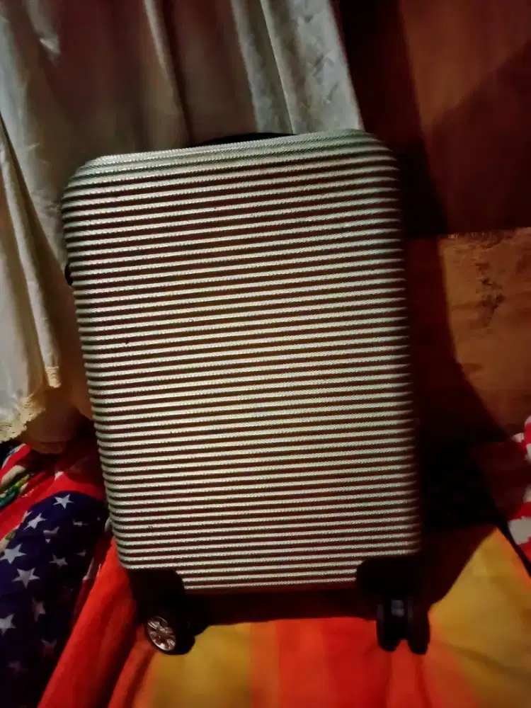 Koper Travel Elegan – Ringan, Kuat, dan Siap Temani Liburanmu