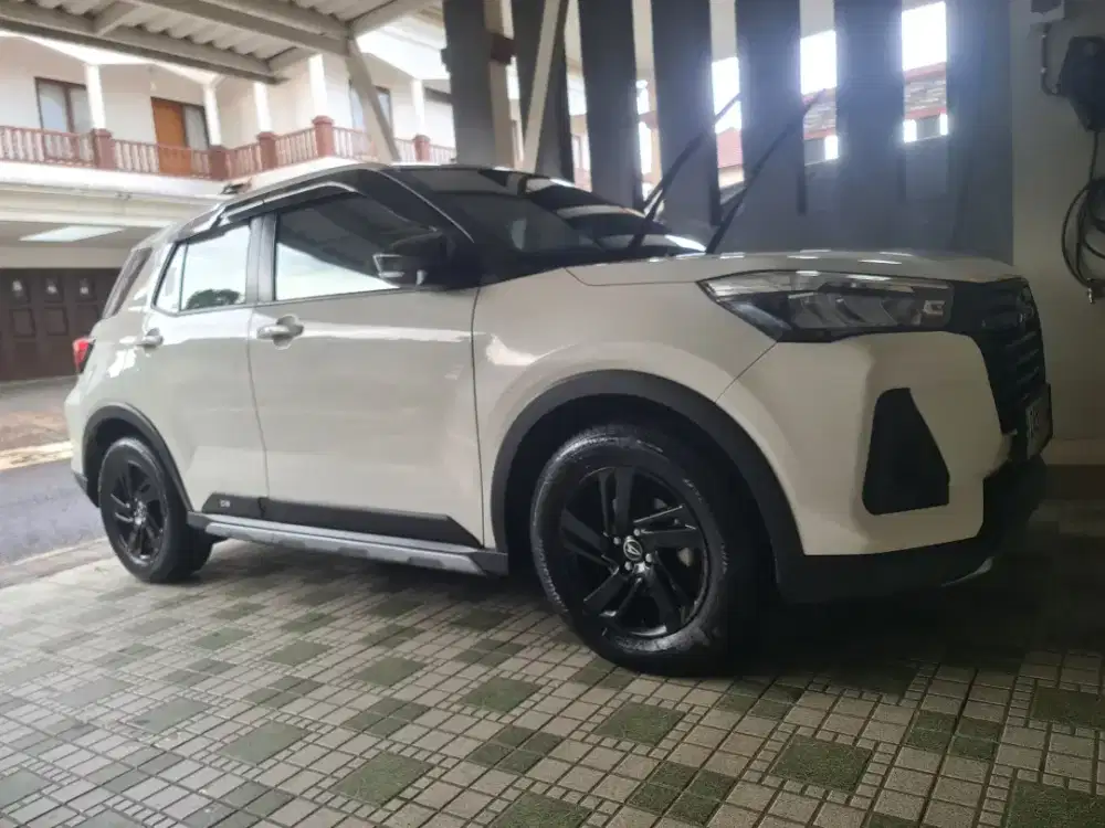 Daihatsu Rocky 1.2 ADS Putih Tahun 2023