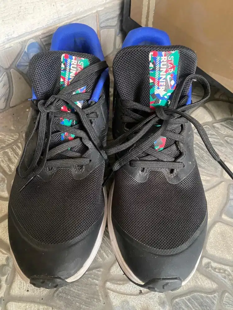 Sepatu olahraga running wanita size 39 nike hitam black