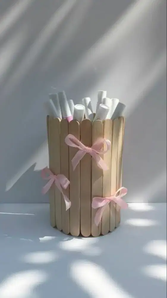 Tempat Pensil Stik Es Krim Dengan Hiasan Pita