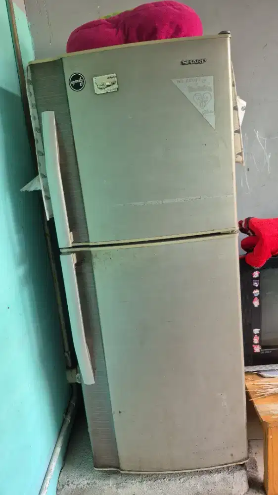 Kulkas 2 pintu merek sharp