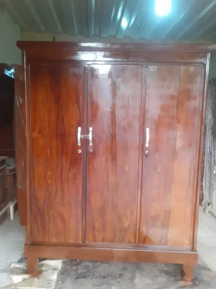 Lemari kayu jati 3 intu bekas dah melamin seperti baru Bogor cibanteng