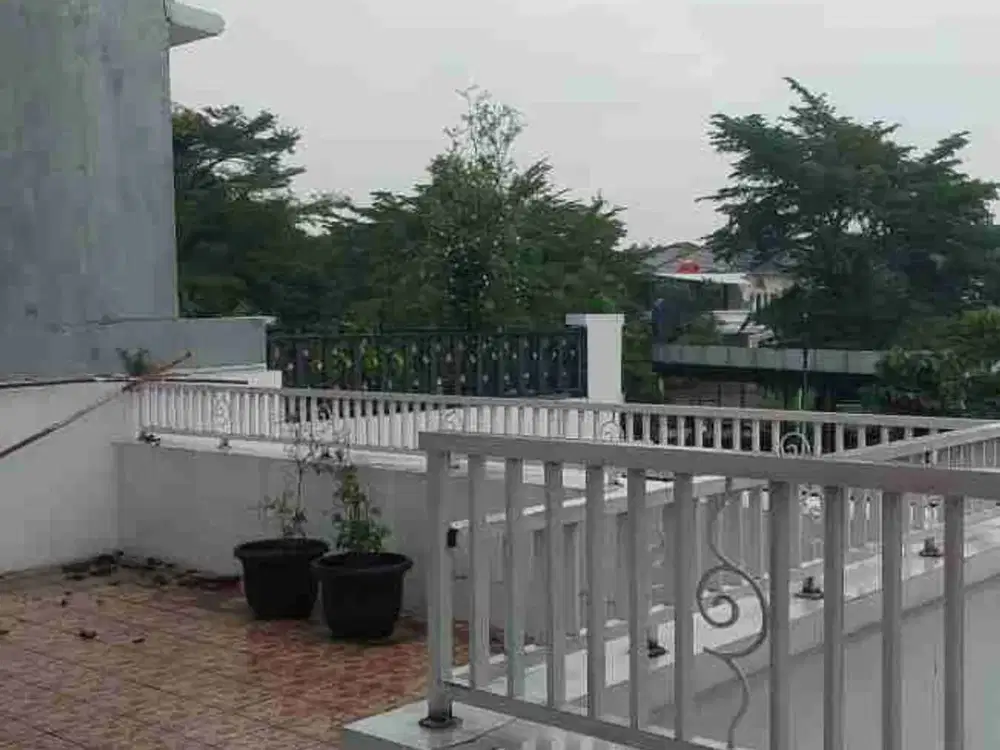 DIJUAL RUMAH MEWAH 2 LANTAI POSISI DEPAN TAMAN DI CLUSTER BARU KOTA WISATA!