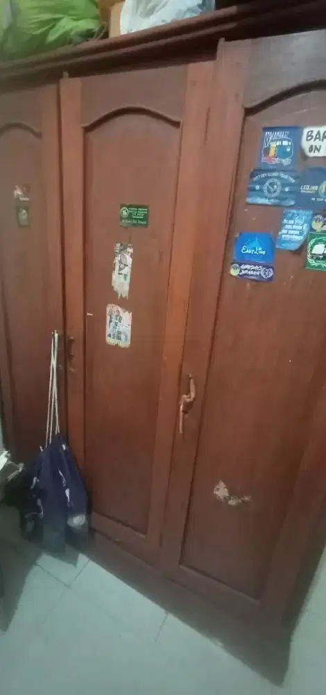 Lemari jati bekas