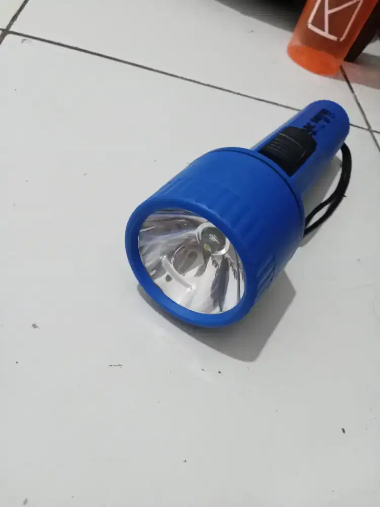 Lampu senter LED Portable