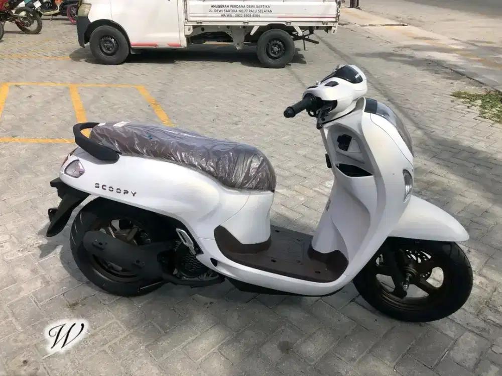 HONDA SCOOPY PRESTIGE WHITE
