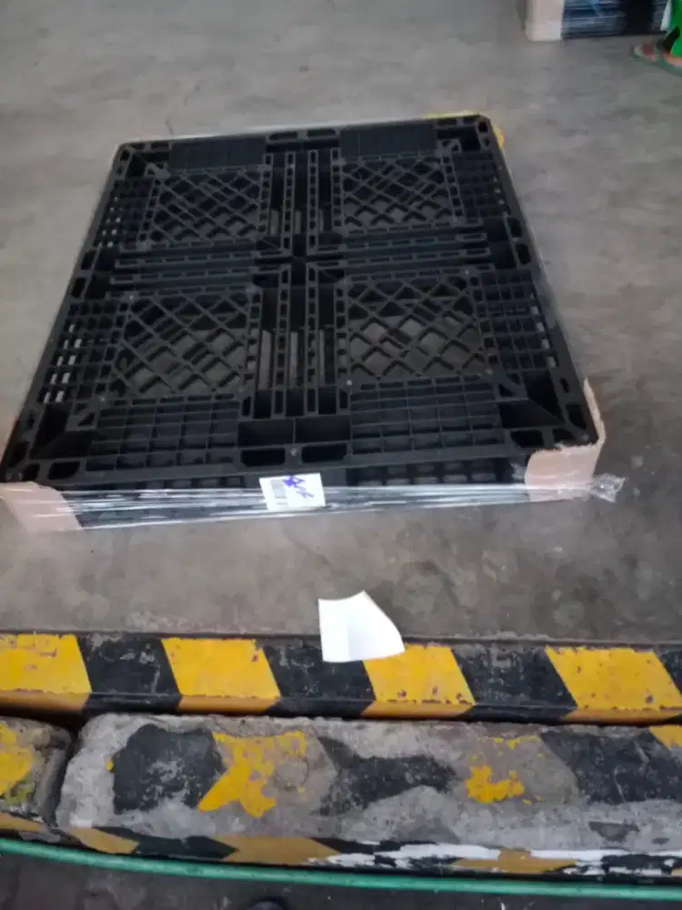 Palet plastik New tebal dan kokoh