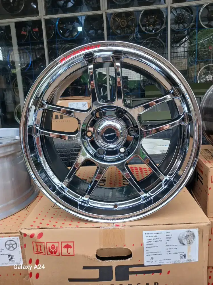Racinghart cp035 ring 18x9 6x139,7 ET 0 black chrome 4pcs. Fortuner