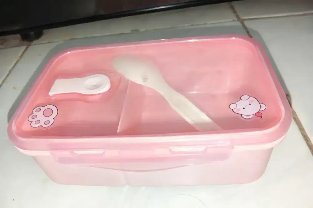 Kotak Makan Pink