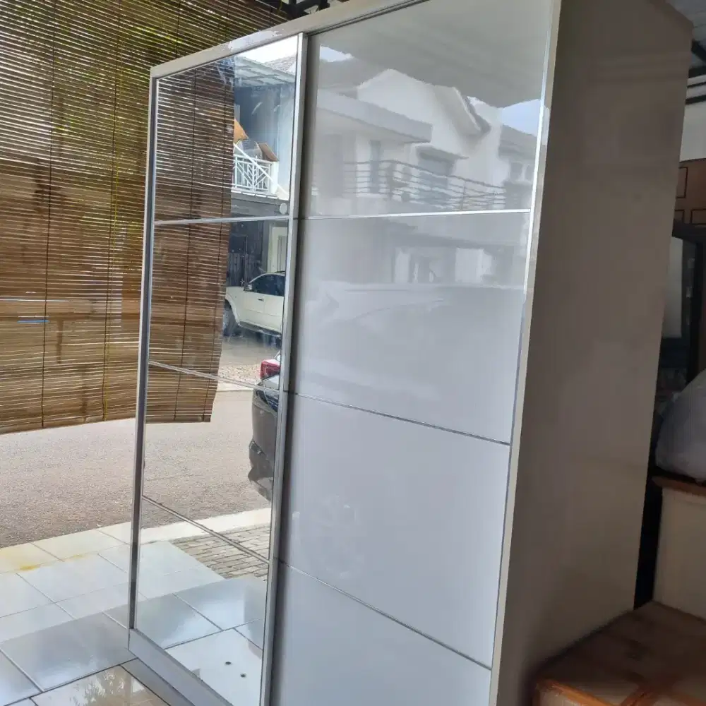 LEMARI PAKAIAN MASIH BAGUS BANGET