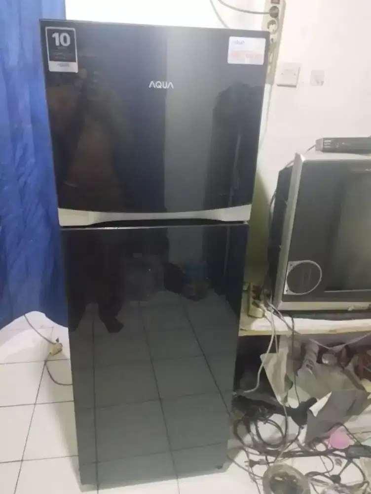 Di jual kulkas aqua 2 pintu