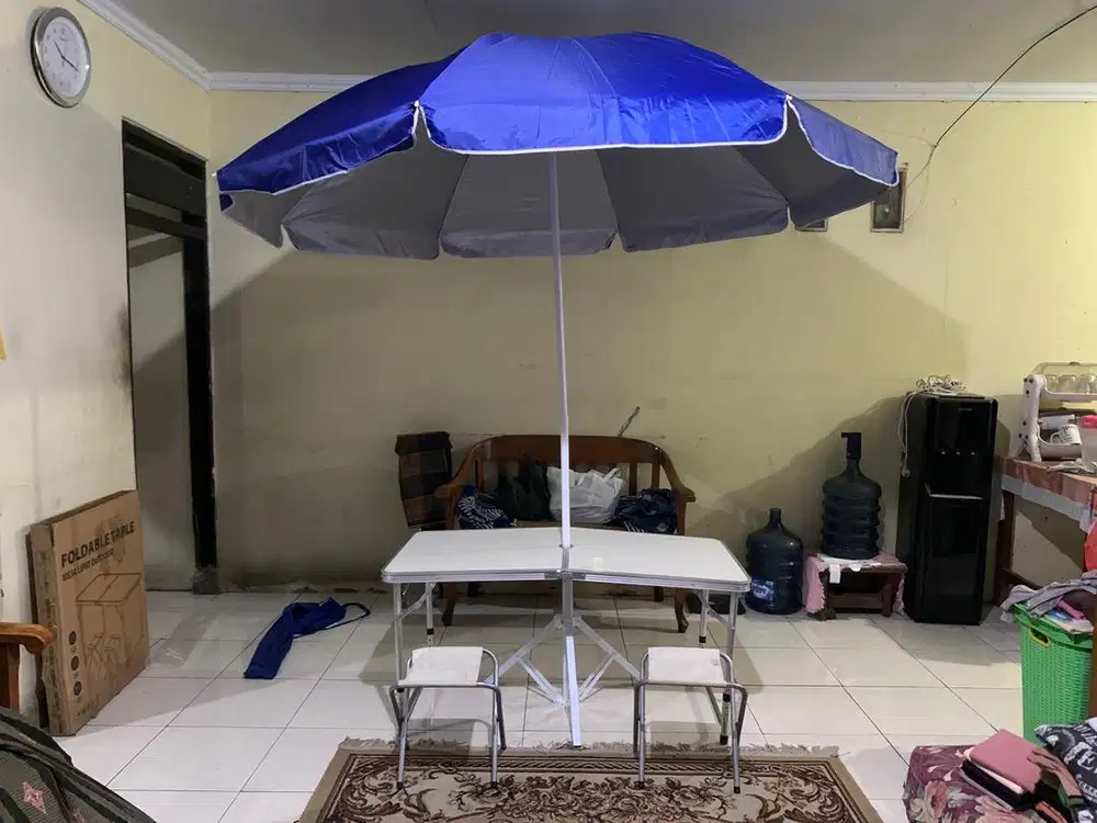 Hugo Meja Lipat Jualan Lubang Tengah Payung