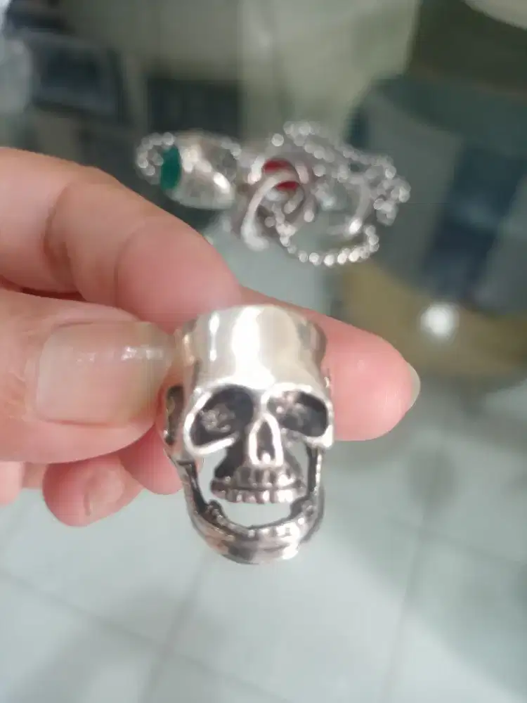 Cincin perak motif tengkorak