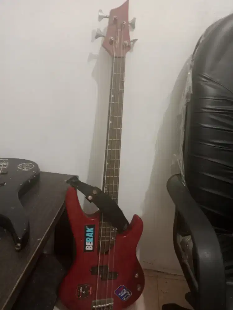 Gitar bass secon aceh