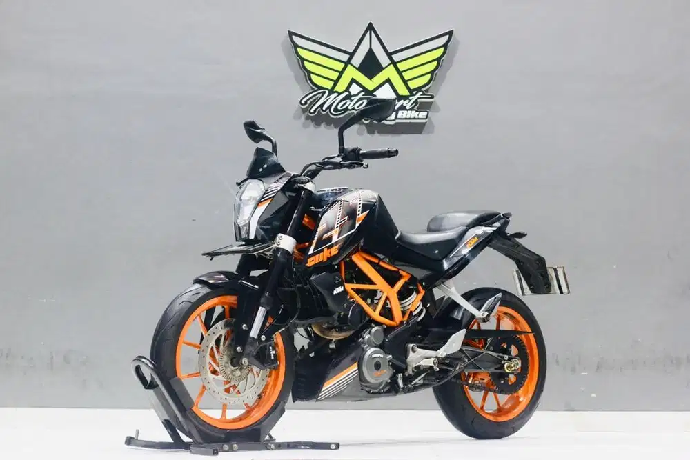 KTM Duke 250 ABS like new MT25 Z250 versys250