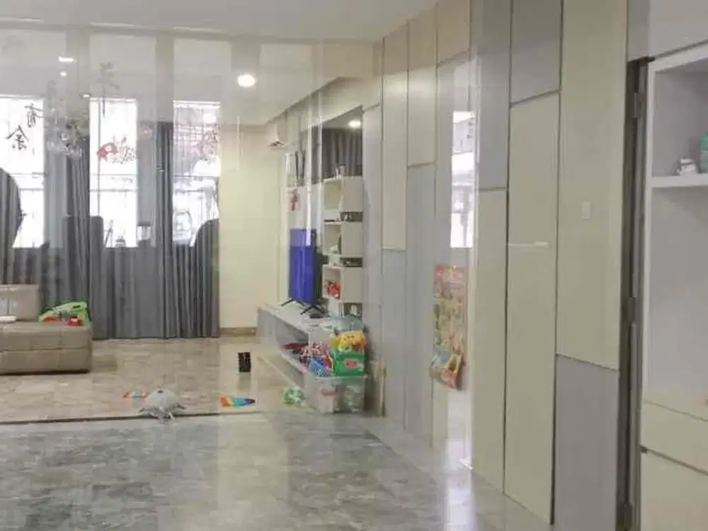 Dijual Rumah 3,5 Lantai di Krekot Pasar Baru