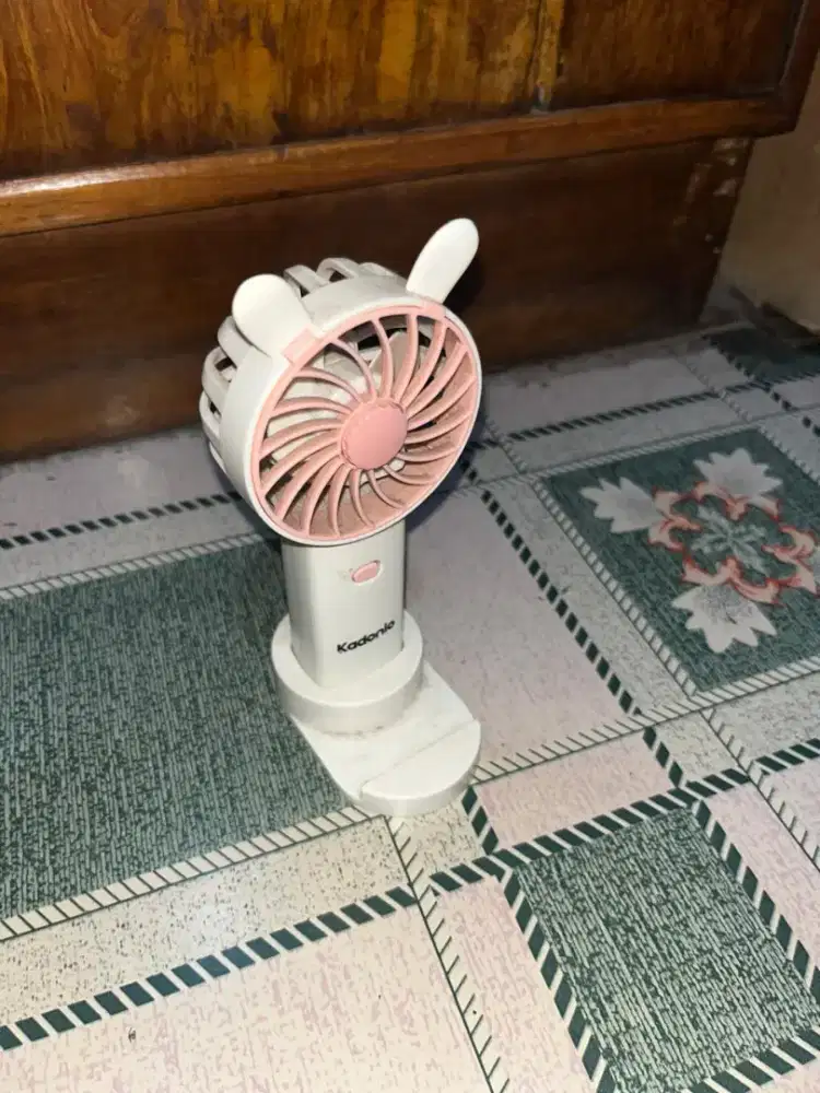 Kipas Portable Mini Pink — Imut & Praktis!