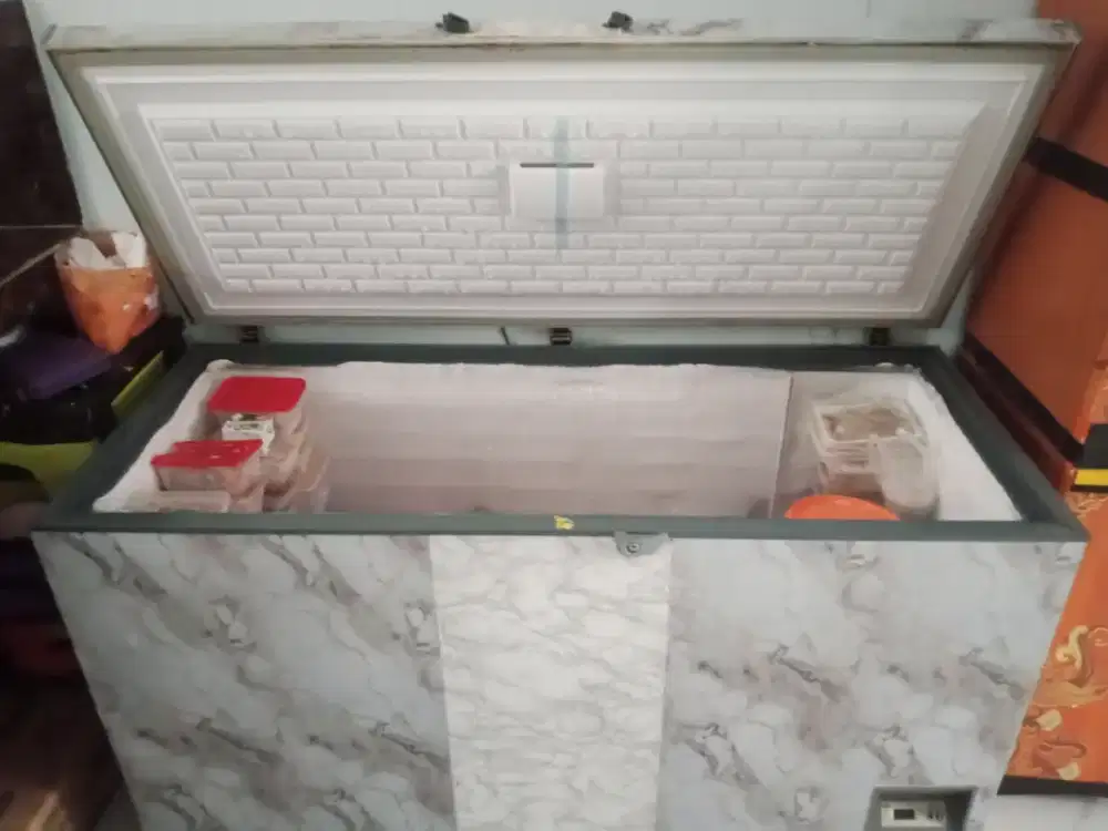 freezer besar normal dan bagus