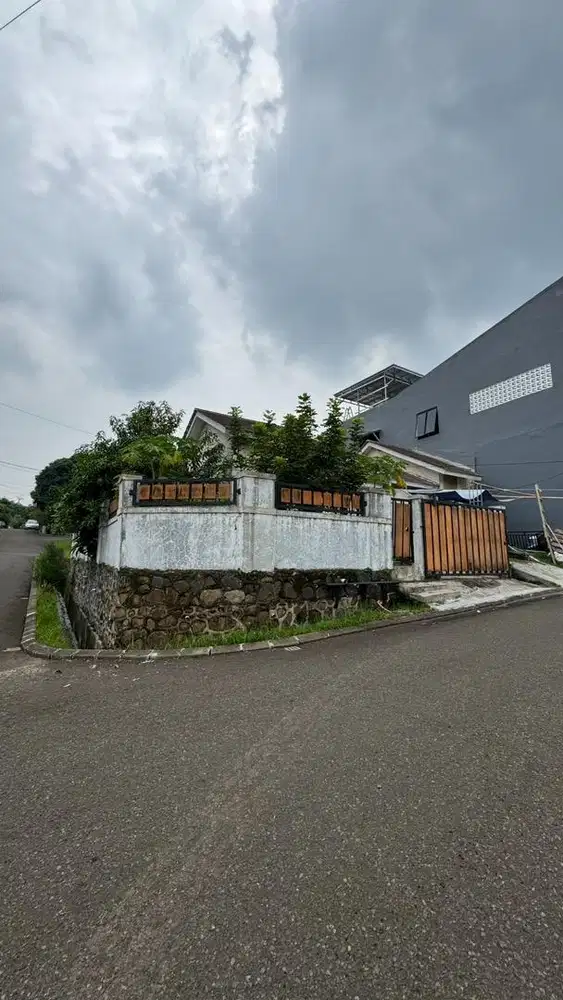 Rumah bagus posisi hoek murah di citra indah