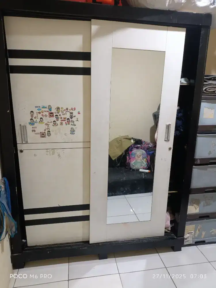 Lemari Pakaian Sleeding