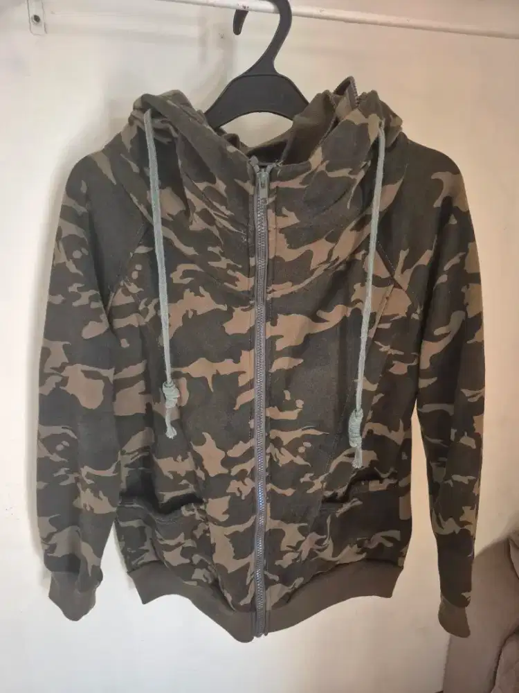 Hoodie/jacket/jaket camo model harajuku model unik..like new..size L