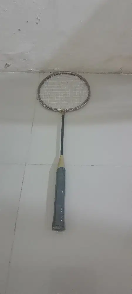 Jual raket badminton YONEX warna emas