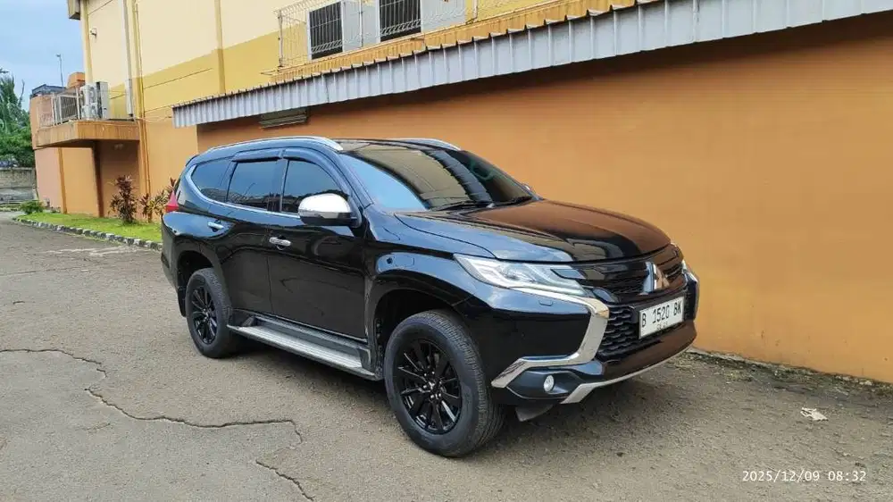 Pajero Sport Dakar low km 84rb service record dan cat 100% original