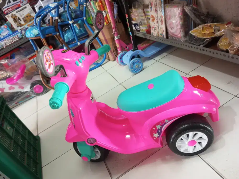 Mainan Anak Vespa Naik Musik