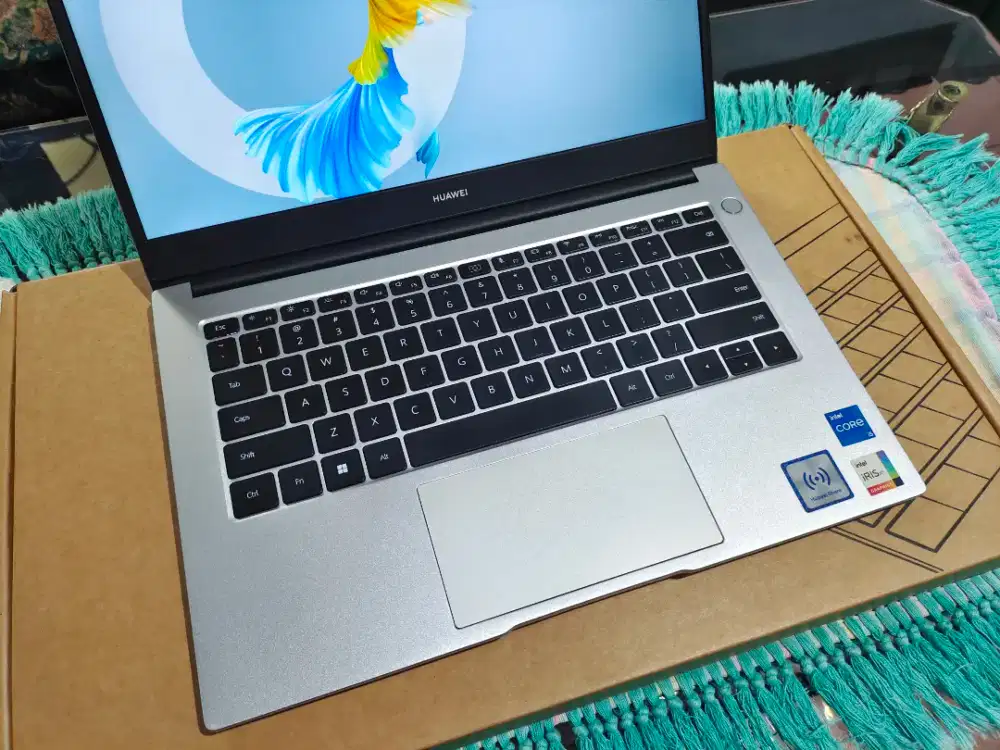 Laptop huawei matebook D14 core i5 155g7 8/512 vga intel iris xe ips