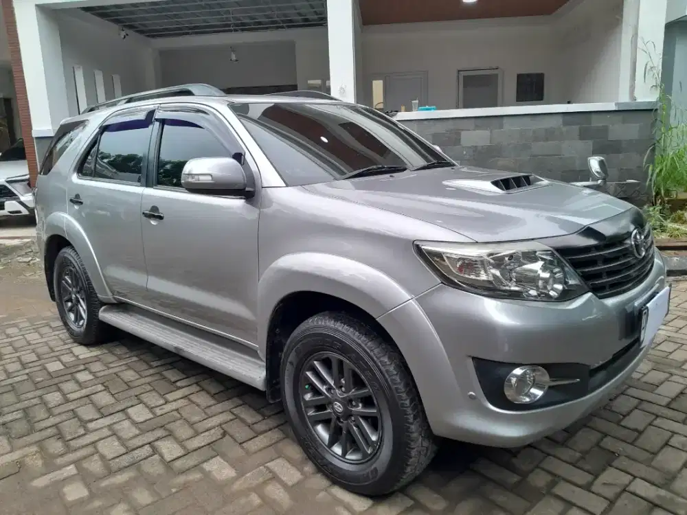 Toyota Fortuner VNT A/T 2015 Silver
