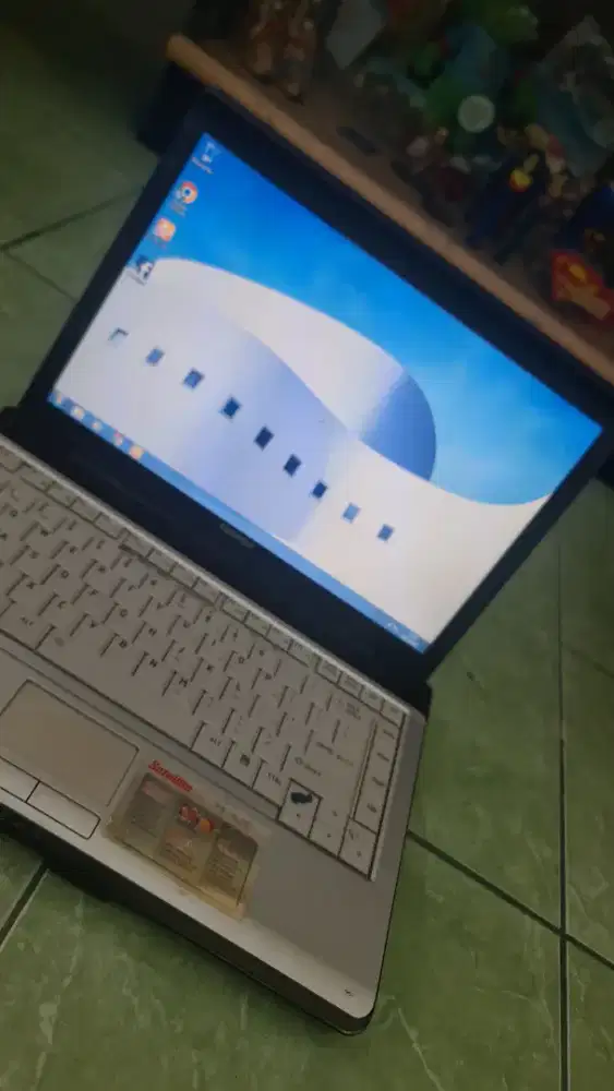 Jual murah Laptop TOSHIBA, layar besar bersih