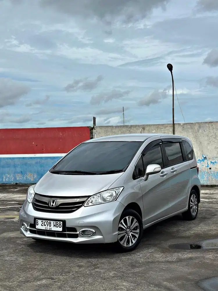 (CASH)Honda Freed E PSD a/t 2013