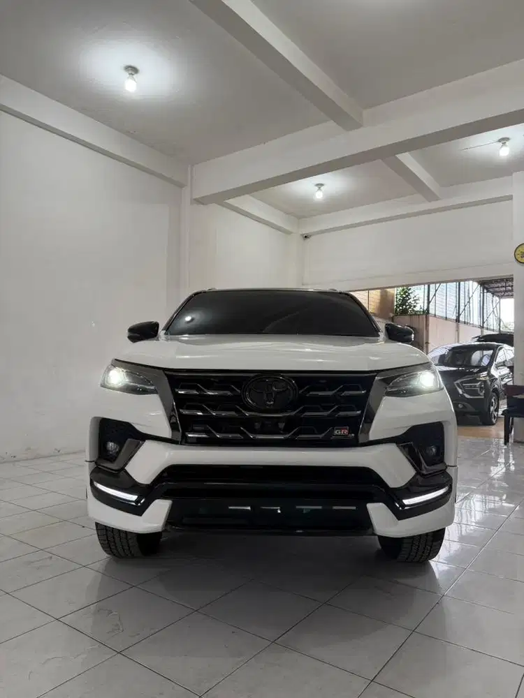 Odo 19.xxx Toyota Fortuner 2.8 GR Sport AT 2023