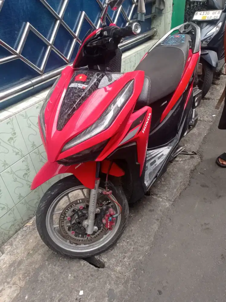 Honda Vario 125 warna merah