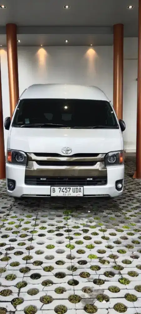 Toyota Hiace Commuter 2.5 MT