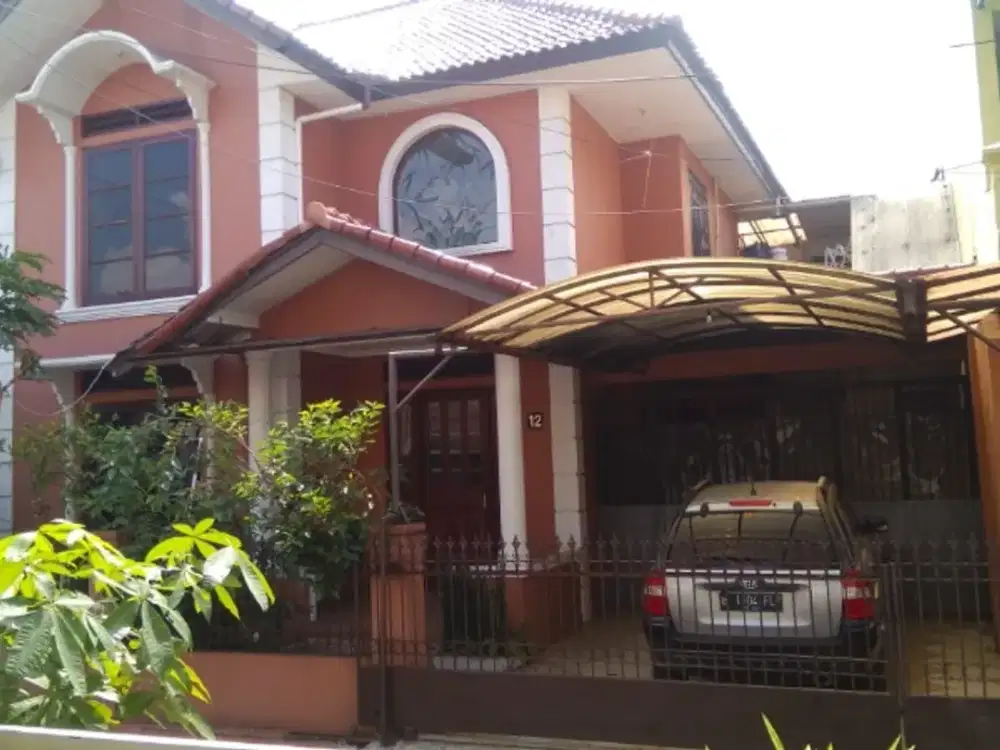 Di jual rumah bagus 2 lantai sudah murah di Margahayu permai