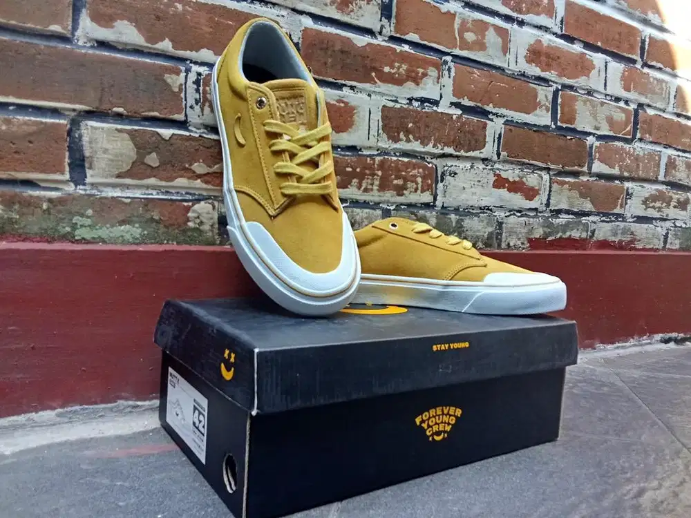 Sepati Forever Young Crew Original