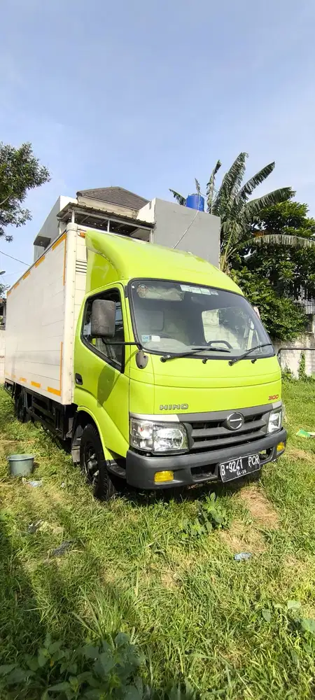 Hino Dutro 300 SDL 110