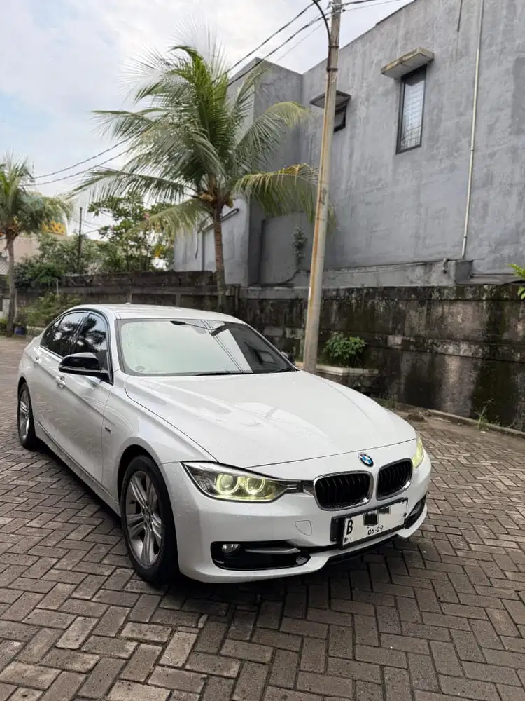 BMW 320i 2014 Bensin