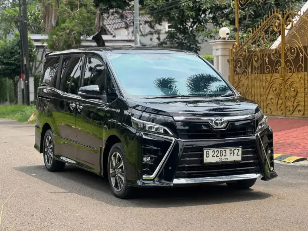 Toyota Voxy 2.0 2019 Hitam