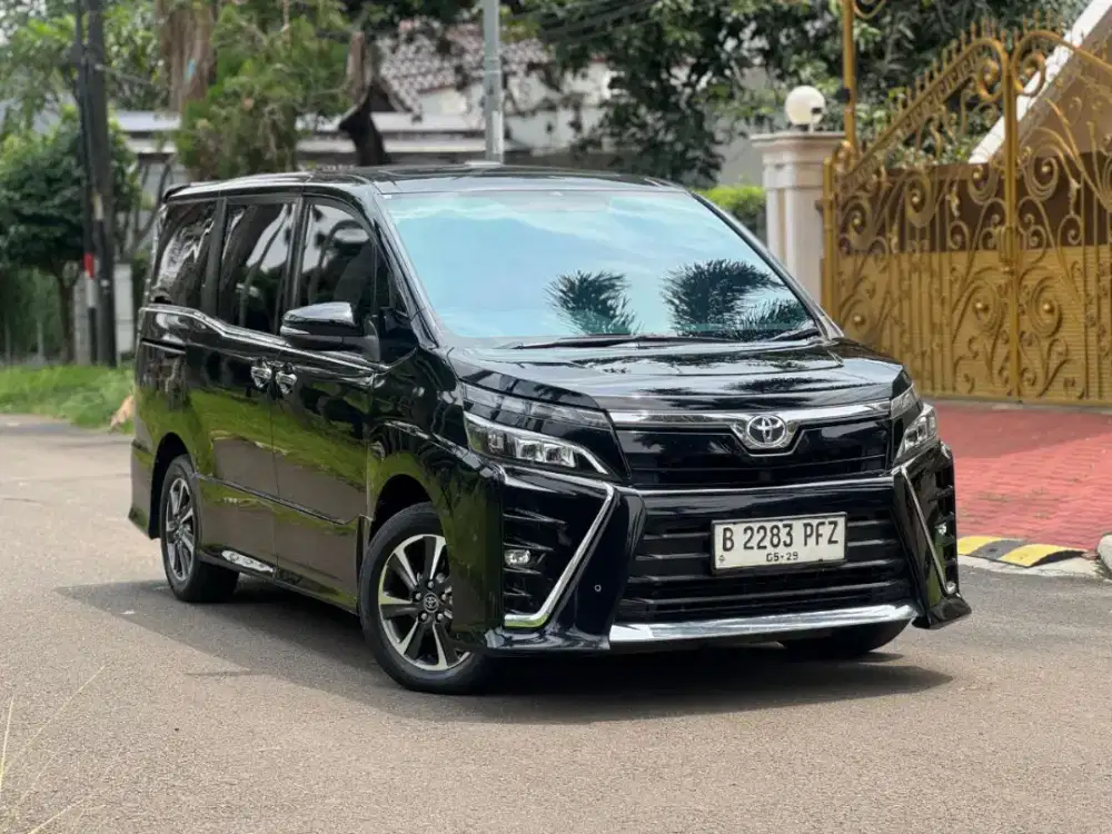 Toyota Voxy 2.0 2019 Hitam