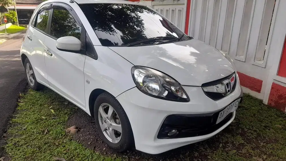 Honda brio 2014 putih matic