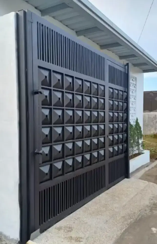 Pagar dan pintu gerbang tempahan