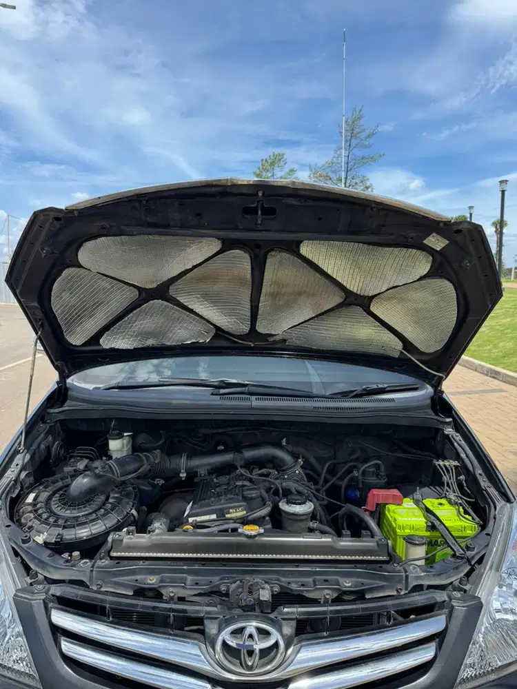 Toyota Kijang Innova 2011 Bensin