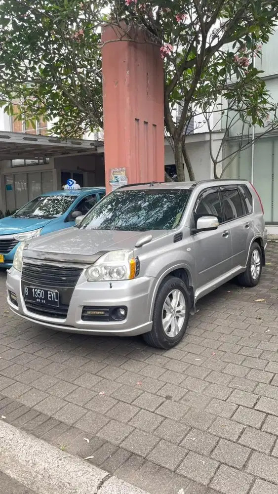 Jual cepat xtrail 2.5 AT Autech 2011