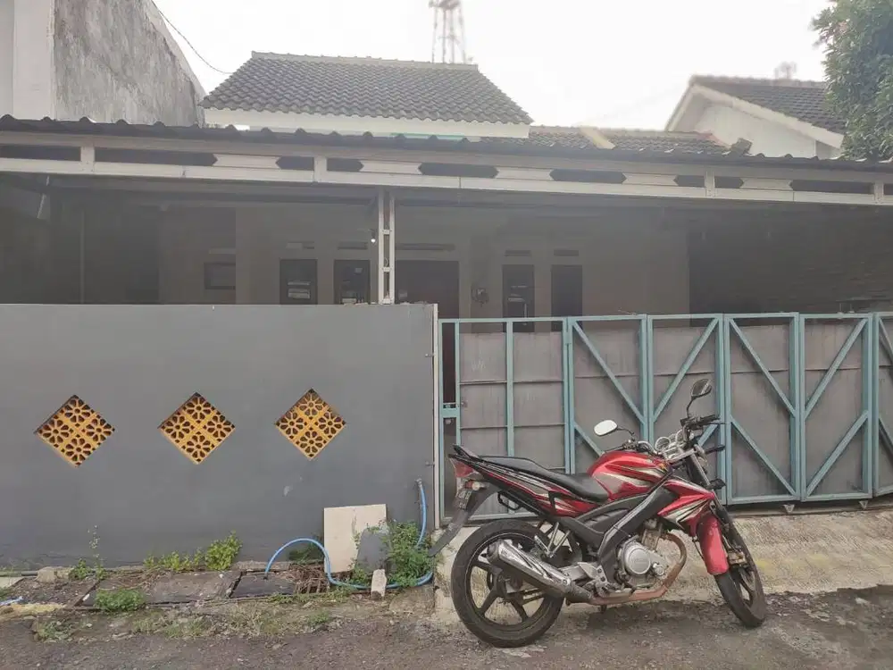 Dijual Rumah Siap Huni, lokasi strategis, dekat jalamn utama