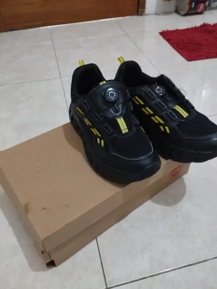 Sepatu running  jogging